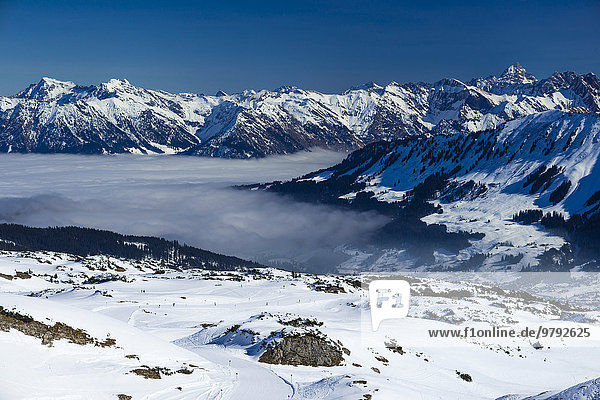 Skigebiet Gottesackerplateau  dahinter Allgäuer Alpen  Kleinwalsertal  Vorarlberg  Österreich  Europa
