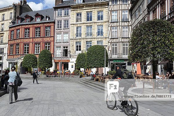 Frankreich Gebäude Quadrat Quadrate quadratisch quadratisches quadratischer Hälfte Platz Rouen