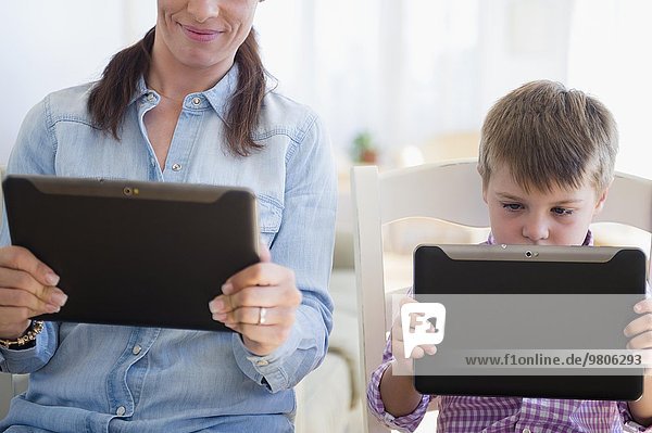 benutzen Sohn Tablet PC Mutter - Mensch
