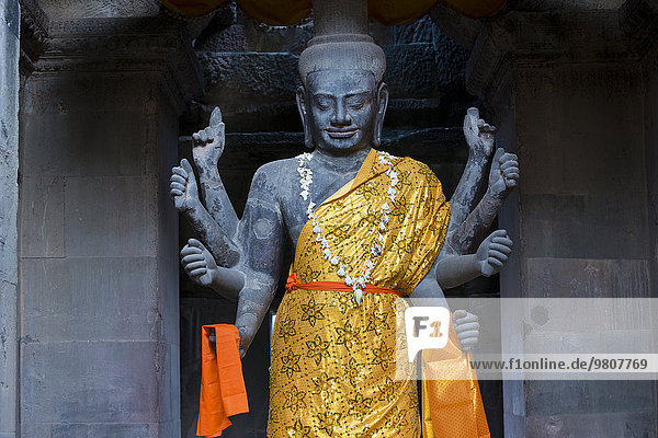 Vishnu statue with baldachin  Angkor Wat  Siem Reap  Cambodia  Asia