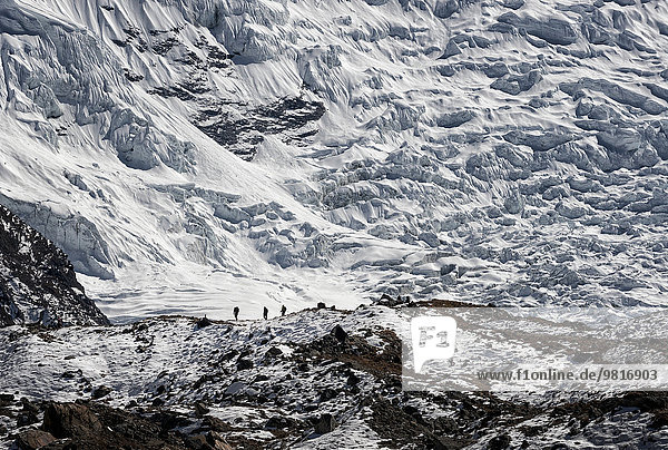 Nepal  Khumbu  Everest region  trekkers above dingboche  Lhotse and Nuptse in background