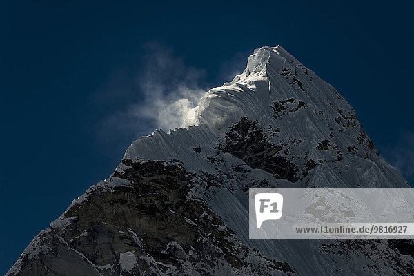 Nepal,  Khumbu,  Everest Region,  Ama Dabalm Gipfel mit starken Winden