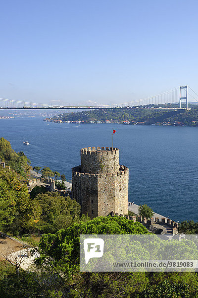 Türkei  Istanbul  Fatih Sultan Mehmet Brücke und Festung