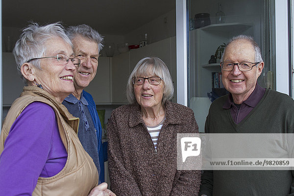 Deutschland  vier Senioren einer Wohngemeinschaft