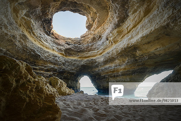 Portugal  Höhle am Strand von Benagil