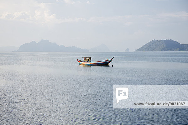 Thailand  Boot bei Ebbe in der Bucht