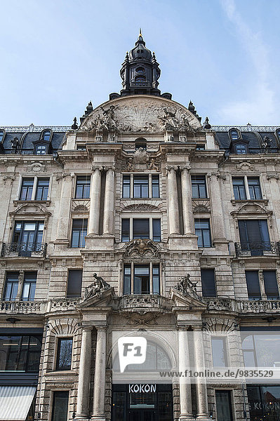 Neobarocke Fassade  Bernheimer-Haus  auch Palais Bernheimer oder Bernheimer-Palais  Lenbach-Platz  München  Oberbayern  Bayern  Deutschland  Europa