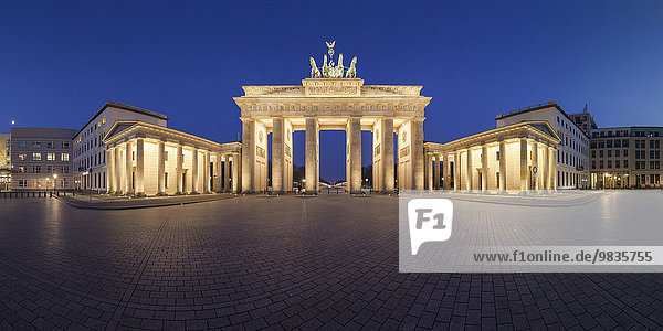 Brandenburger Tor am Abend  Berlin  Deutschland  Europa