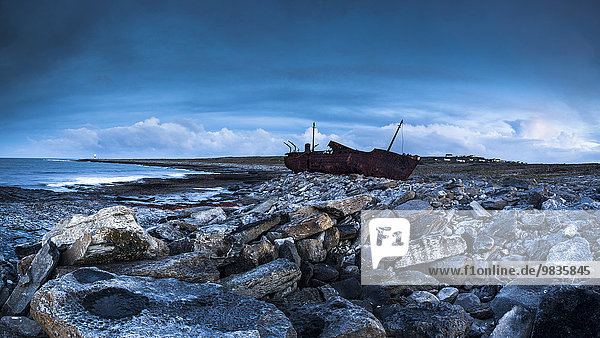 Schiffswrack Plassy  am Finnish Rock 1960 gestrandet  Inis Oirr  Aran Inseln  Irland  Europa
