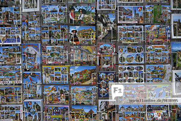 Postkartenständer mit Elsass-Postkarten  Obernai  Département Bas-Rhin  Elsass  Frankreich  Europa