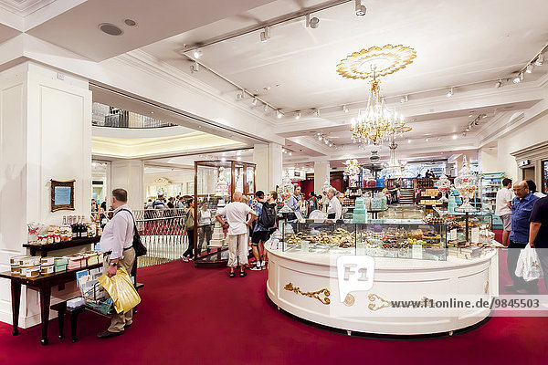 Traditionsreiches Feinkost-Kaufhaus Fortnum and Mason  London  England  Großbritannien  Europa