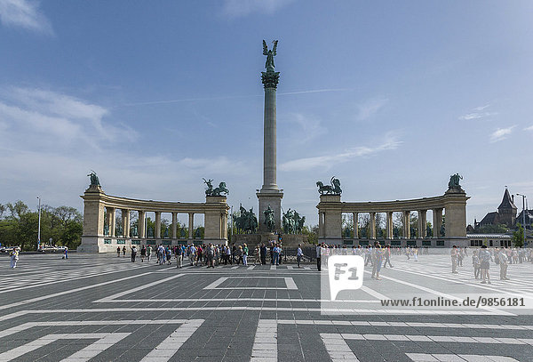 Milleniumsdenkmal auf dem Heldenplatz  Pest  Budapest  Ungarn  Europa