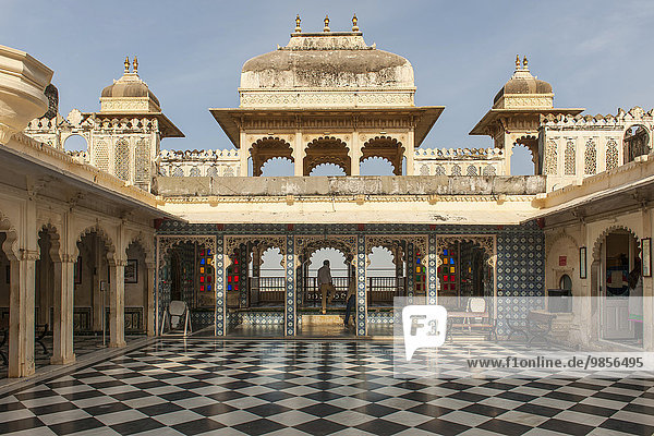 Badi Charur Chowk  Innenhof im Stadtpalast des Maharaja  Udaipur  Rajasthan  Indien  Asien