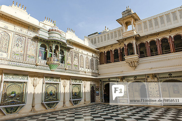 Innenhof im Stadtpalast des Maharaja  Udaipur  Rajasthan  Indien  Asien