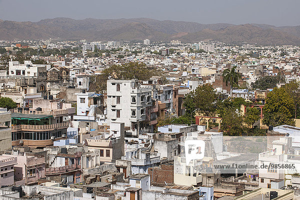 Ausblick über die Dächer der Altstadt  Udaipur  Rajasthan  Indien  Asien