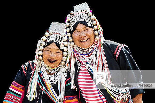 Frauen vom Bergvolk der Akha  auch Aka  in traditioneller Kleidung  Nordthailand  Thailand  Asien