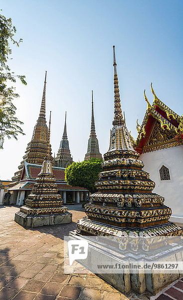 Buddhistischer Tempel  Chedi  Tempelanage Wat Po  Krung Thep  Bangkok  Thailand  Asien