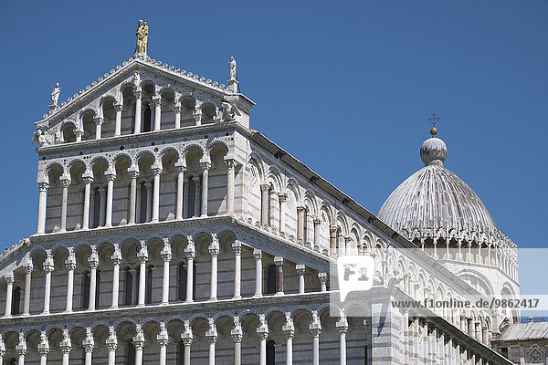 Der Dom von Pisa  Westfassade  Pisa  Toskana  Italien  Europa