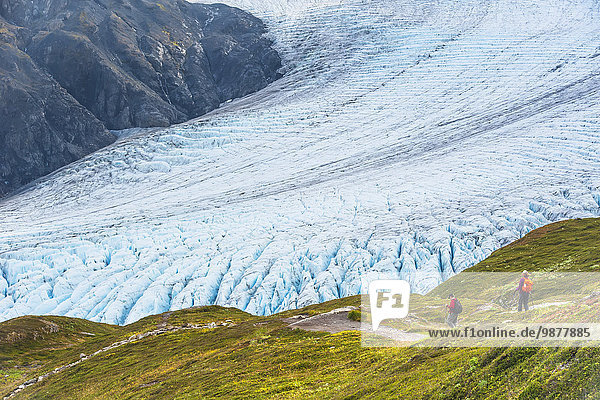 folgen Hintergrund wandern Harding Icefield Eisfeld Kenai-Fjords-Nationalpark Mann und Frau