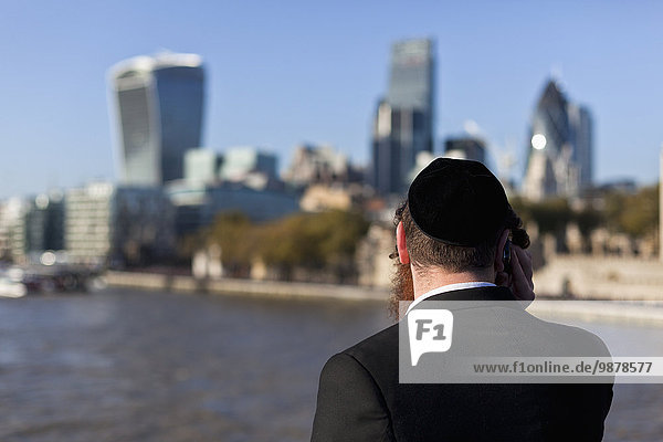 Mann Gebäude London Hauptstadt Großstadt Brücke Turm Ignoranz Fluss Themse England Judentum