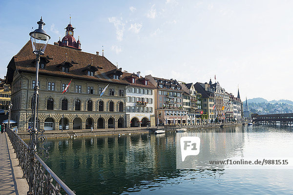 Gebäude Fluss vorwärts Luzern