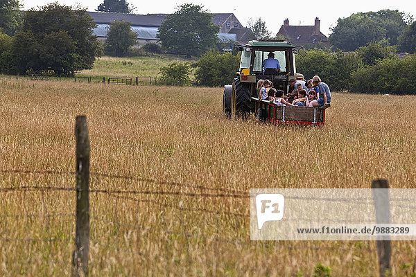 nehmen Sommer fahren Agrarland Traktor Bauer England Kent mitfahren