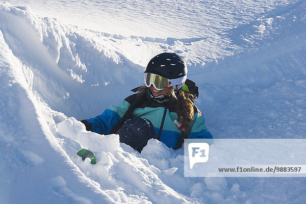 sitzend Snowboardfahrer Kanton Graubünden tief Schnee