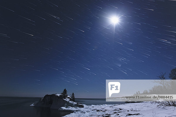sternförmig Amerika Mond Verbindung schießen voll Grand Portage Minnesota
