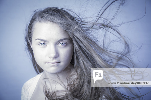Portrait Jugendlicher Verbindung Mädchen Haar zerzaust
