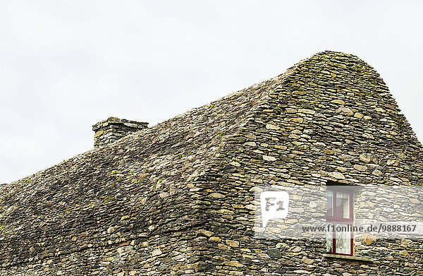Stein Fenster Gebäude klein rot Rahmen Kerry County Bienenstock Biene Dingle Irland