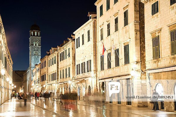 Die Stradun  die Hauptstraße in der Altstadt bei Nacht  Dubrovnik  Kroatien