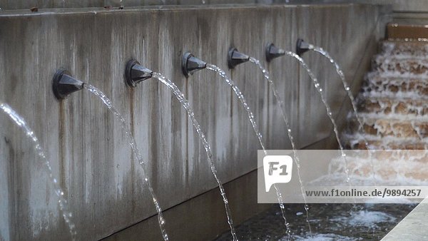 Wasser Springbrunnen Brunnen Fontäne Fontänen fließen Zierbrunnen Brunnen