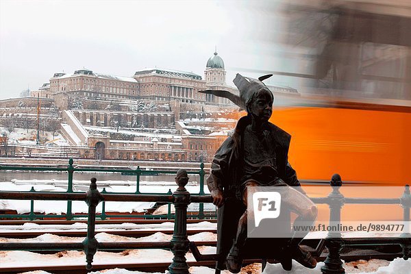 Budapest Hauptstadt Bewegung Hintergrund Statue Ungarn Zug
