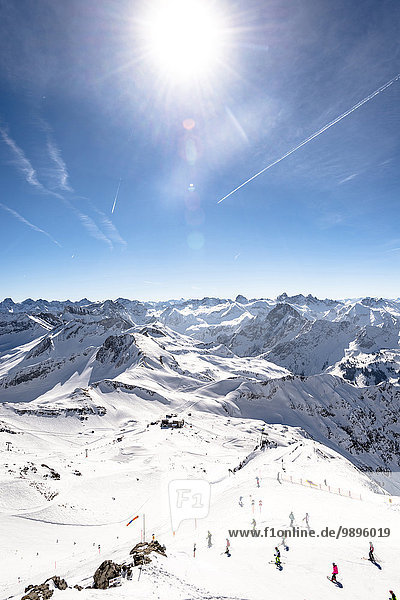 Deutschland  Bayern  Nebelhorn  Skifahrer auf der Piste