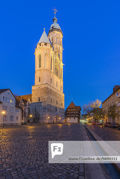 Deutschland  Niedersachsen  Braunschweig  St. Andreas Kirche und Alte Waage  Fachwerkhaus  abends