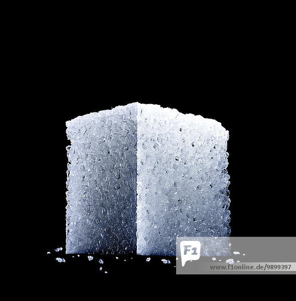 Niederwinkel-Studioaufnahme eines Zuckerwürfels
