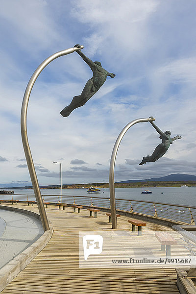 Amor al Viento  Skulptur am Ufer  Puerto Natales  Patagonien  Chile  Südamerika