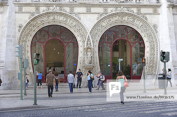 Eingangportale in den Kopfbahnhof im manuelinischen Stil am Rossio Praça de D. Pedro IV Lissabon Grande Lisboa Portugal Europa