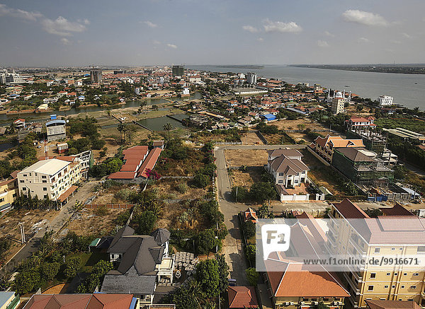 Ausblick auf Fluss Mekong und die Stadt  Phnom Penh  Kambodscha  Asien