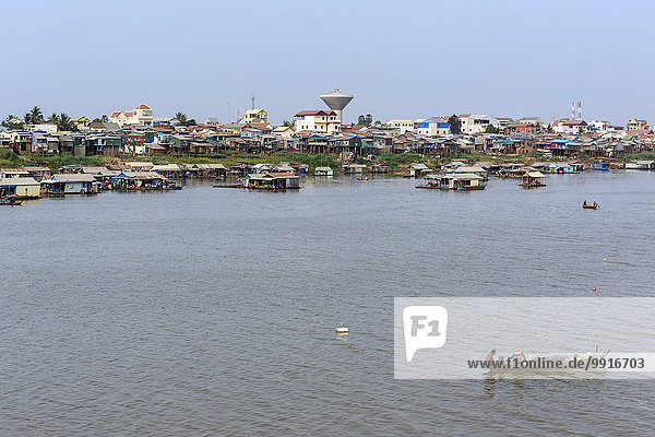Fischerboot im Tonle Sap Fluss  Phnom Penh  Kambodscha  Asien