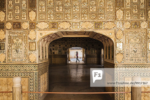 Eingang zum Spiegelsaal  Amber Fort  Jaipur  Rajasthan  Indien  Asien