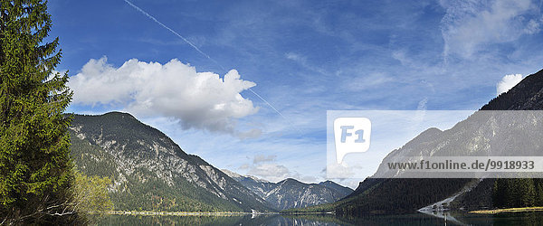 Landschaftlich schön landschaftlich reizvoll Berg See Herbst Ansicht Tirol Österreich