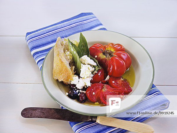 Baguette Außenaufnahme Frische Salat weiß Käse Basilikum Tomate Erbe Tisch Kanada freie Natur
