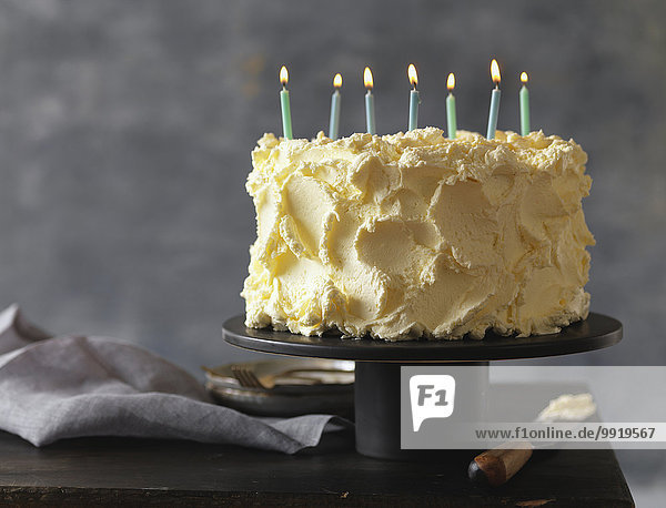 Studioaufnahme beleuchtet Geburtstag Kuchen Kerze Gewürzvanille Vanille 7 sieben