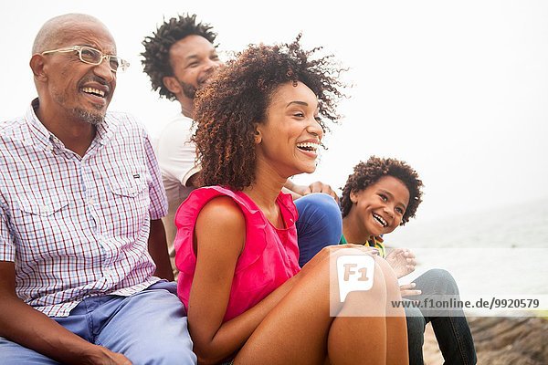 Vierköpfige Familie am Strand von Ipanema Rio De Janeiro Brasilien