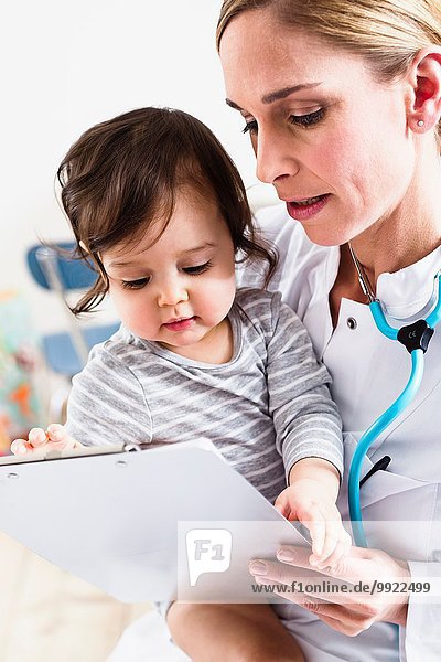 Kinderarzt In Der Nähe Von Mir kinderarzt - insgesamt 6356 Bilder bei Bildagentur F1online