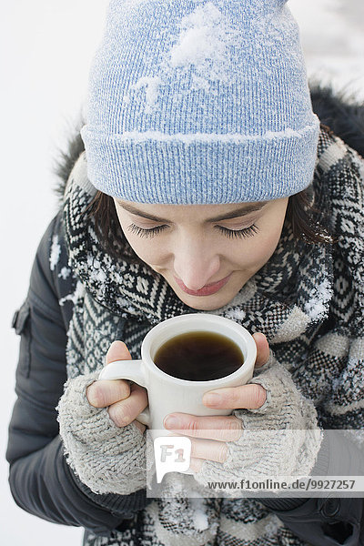 Frau Becher Kaffee Schnee