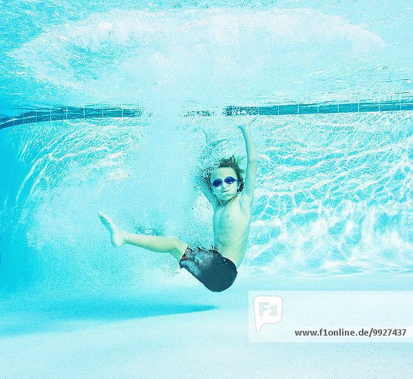 Portrait Junge - Person Schwimmbad