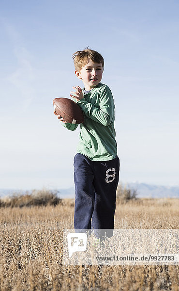 Junge - Person Football spielen