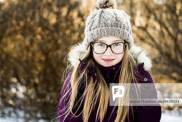 Außenaufnahme Europäer Winter lächeln Mädchen freie Natur